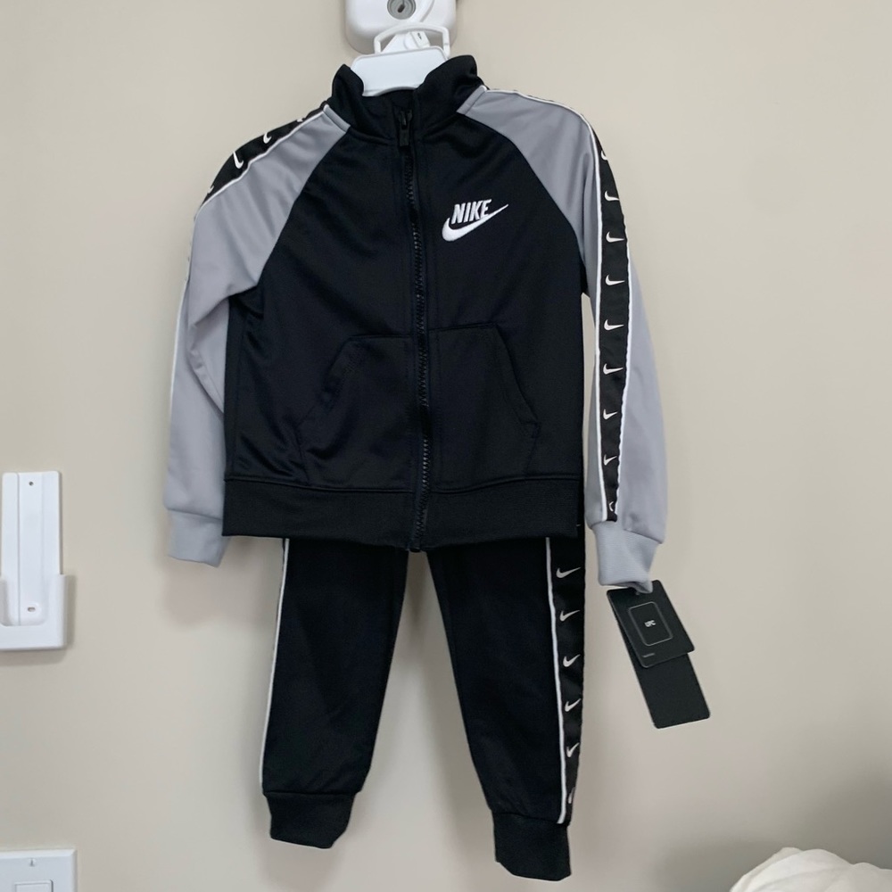 Nike 2T Athletic outfit 2pc NWT